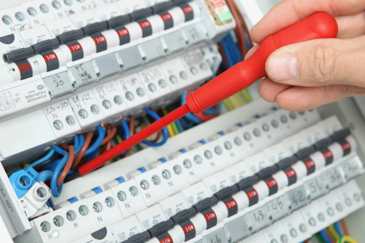 SOS électricien 24h/24 et 7j/7 à Colombes